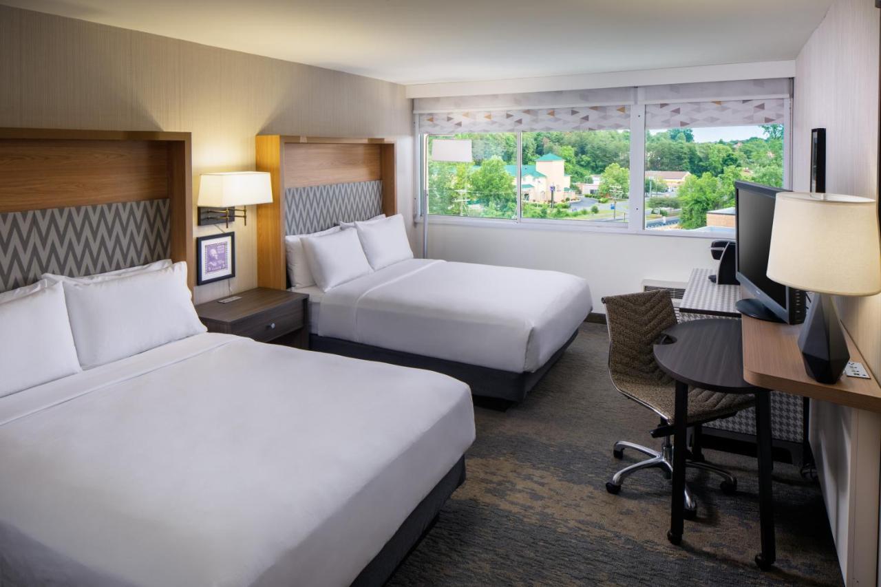 Holiday Inn Express & Suites Charlottesville By Ihg Exterior photo