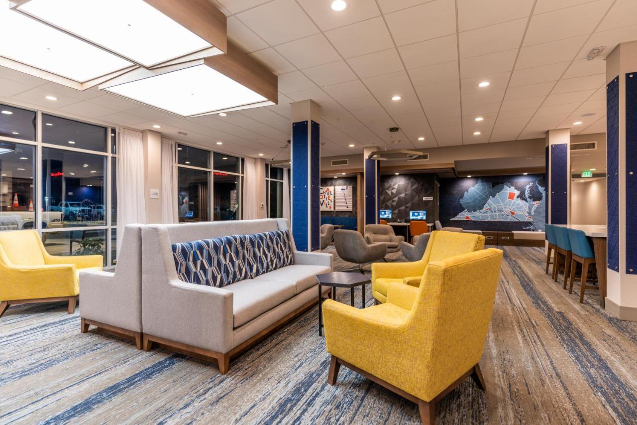 Holiday Inn Express & Suites Charlottesville By Ihg Exterior photo