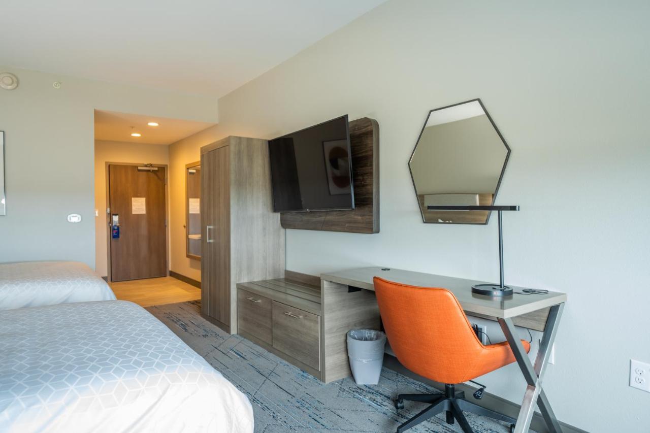 Holiday Inn Express & Suites Charlottesville By Ihg Exterior photo