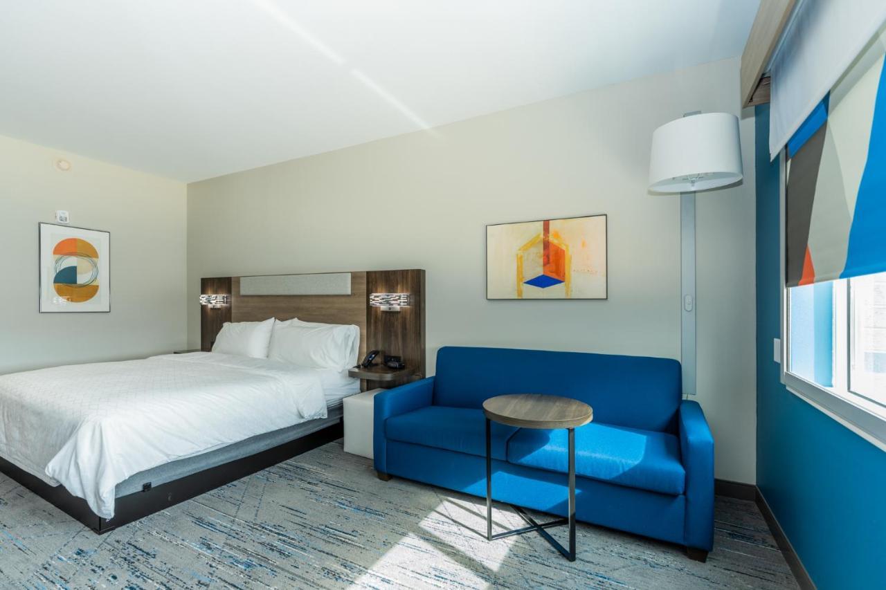 Holiday Inn Express & Suites Charlottesville By Ihg Exterior photo