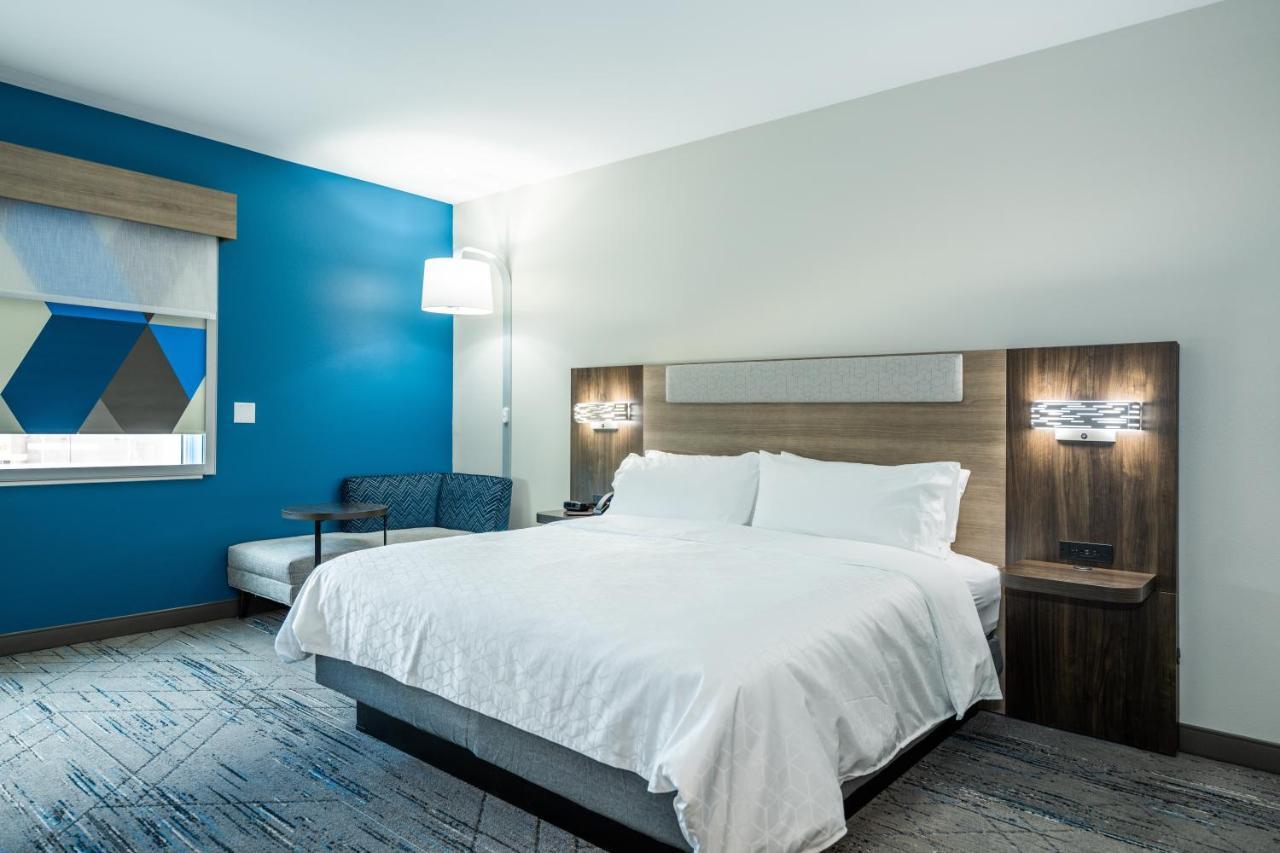 Holiday Inn Express & Suites Charlottesville By Ihg Exterior photo